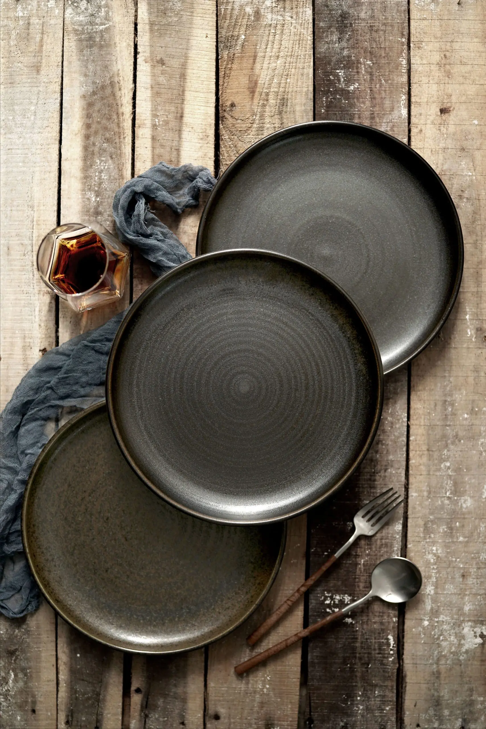 Reactive Black Plate (Set of 4)